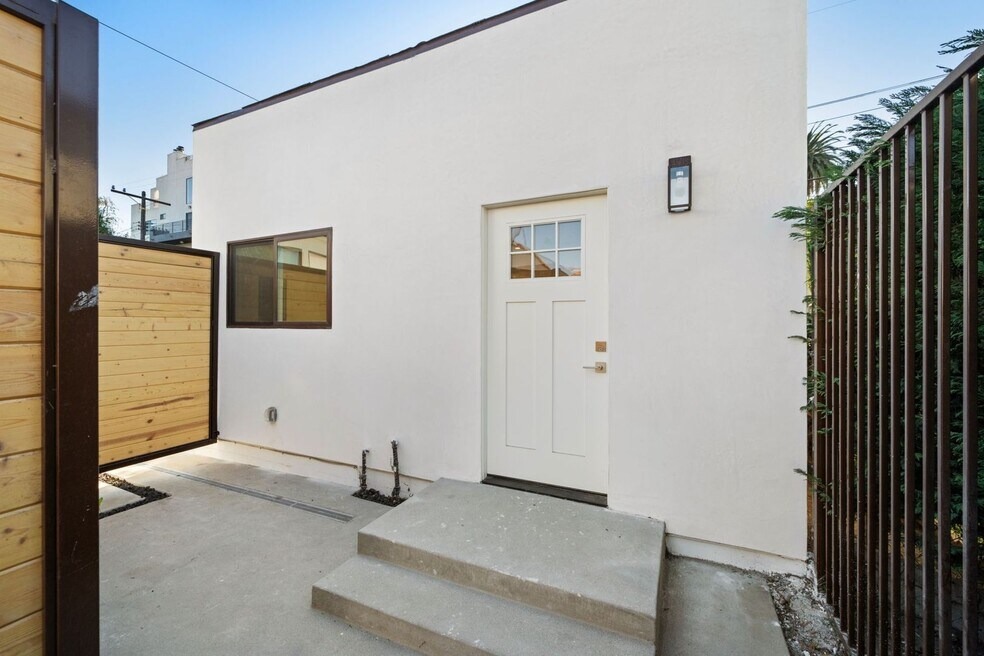 Charming Brand-New Detached ADU with Private Entrance & Yard!